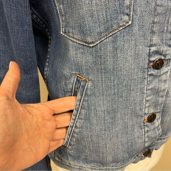 👠J Crew jean jacket with anchor buttons. Size M - Picture 4 of 8